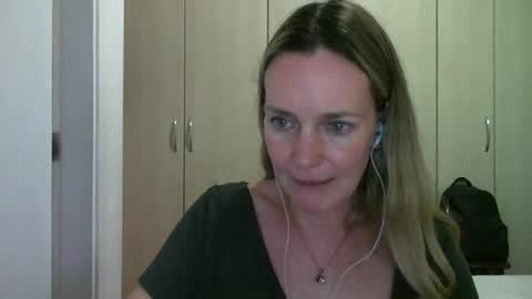 Snapshot of crazyanny chatting on 02/18/25, 09:09 Anny online show from 02/18/25, 09:09