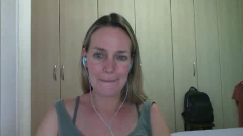 Snapshot of crazyanny chatting on 02/25/25, 09:13 Anny online show from 02/25/25, 09:13