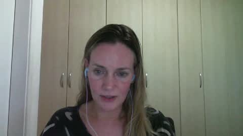 Snapshot of crazyanny chatting on 02/27/25, 10:42 Anny online show from 02/27/25, 10:42