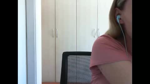 Snapshot of crazyanny chatting on 03/04/25, 01:59 Anny online show from 03/04/25, 01:59
