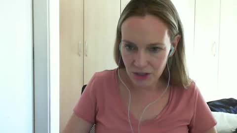 Snapshot of crazyanny chatting on 03/05/25, 01:17 Anny online show from 03/05/25, 01:17