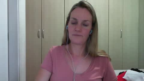 Snapshot of crazyanny chatting on 03/06/25, 11:20 Anny online show from 03/06/25, 11:20