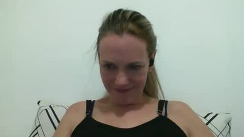 Snapshot of crazyanny chatting on 03/08/25, 12:44 Anny online show from 03/08/25, 12:44