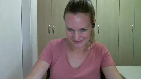 Snapshot of crazyanny chatting on 03/11/25, 09:15 Anny online show from 03/11/25, 09:15