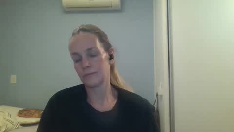 Snapshot of crazyanny chatting on 09/15/25, 10:54 Anny online show from 09/15/25, 10:54