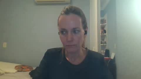 Snapshot of crazyanny chatting on 09/18/25, 10:56 Anny online show from 09/18/25, 10:56