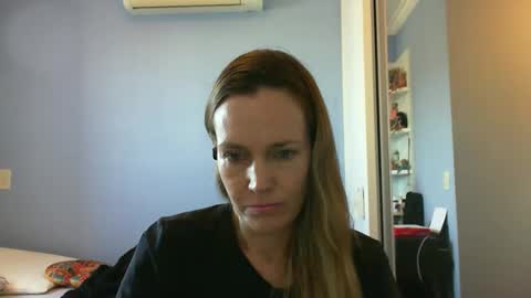 Snapshot of crazyanny chatting on 09/19/25, 11:00 Anny online show from 09/19/25, 11:00