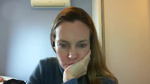 Snapshot of crazyanny chatting on 09/24/25, 04:10 Anny online show from 09/24/25, 04:10