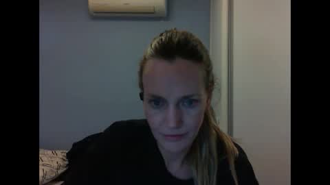 Snapshot of crazyanny chatting on 09/25/25, 10:57 Anny online show from 09/25/25, 10:57