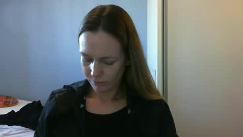 Snapshot of crazyanny chatting on 09/30/25, 11:48 Anny online show from 09/30/25, 11:48