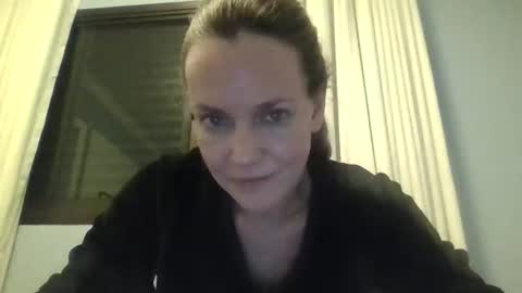 Snapshot of crazyanny chatting on 10/01/25, 12:38 Anny online show from 10/01/25, 12:38