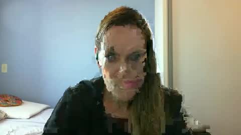 Snapshot of crazyanny chatting on 10/03/25, 11:51 Anny online show from 10/03/25, 11:51