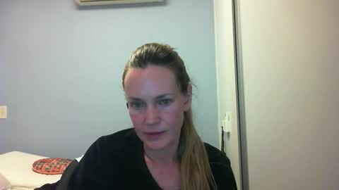 Snapshot of crazyanny chatting on 10/13/25, 12:21 Anny online show from 10/13/25, 12:21