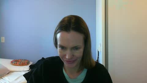 Snapshot of crazyanny chatting on 10/14/25, 10:49 Anny online show from 10/14/25, 10:49