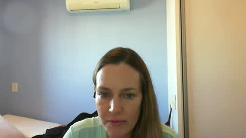 Snapshot of crazyanny chatting on 10/17/25, 10:51 Anny online show from 10/17/25, 10:51