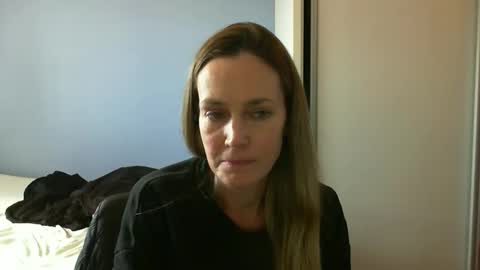 Snapshot of crazyanny chatting on 10/20/25, 04:07 Anny online show from 10/20/25, 04:07