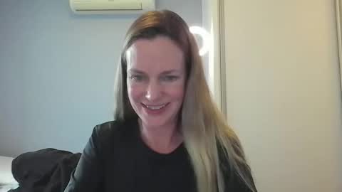 Anny online show from 11/17/25, 03:51