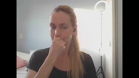 Anny online show from 04/15/26, 07:58