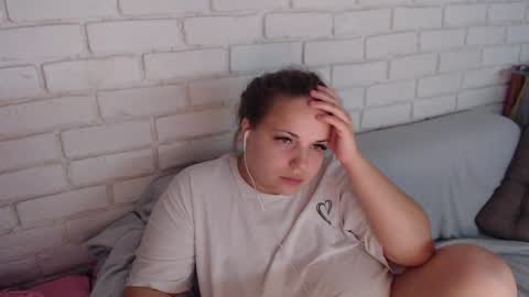 Crazyy Girl  online show from 11/21/25, 04:05