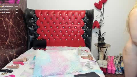 Snapshot of crazzy_pussy chatting on 01/18/25, 08:51 Ana  online show from 01/18/25, 08:51