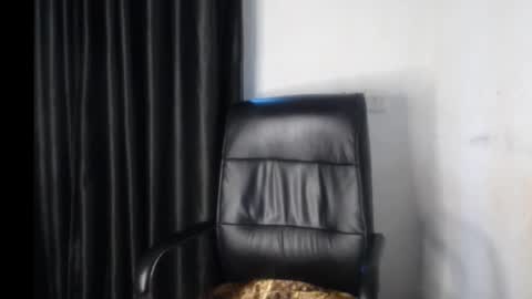 Snapshot of creamy_juicypussy chatting on 09/11/25, 01:00 Lady jasmine online show from 09/11/25, 01:00