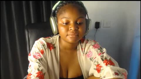 Snapshot of creamy_juicypussy chatting on 09/27/25, 08:30 Lady jasmine online show from 09/27/25, 08:30