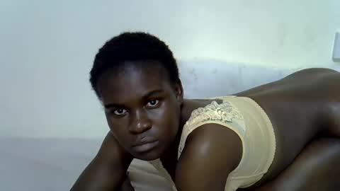 creamy_petite11 online show from 06/17/26, 10:06