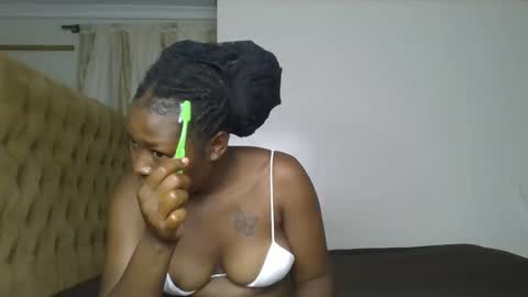 Snapshot of creamy_pie1 chatting on 02/12/26, 10:05 creamy_pie1 online show from 02/12/26, 10:05