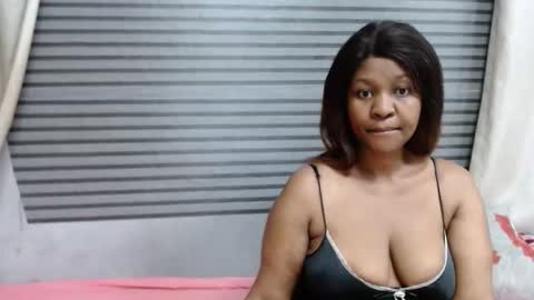 Snapshot of creamycaramelpussy chatting on 09/29/25, 03:44 zoey online show from 09/29/25, 03:44