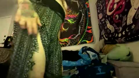 Snapshot of creamykellz chatting on 10/12/25, 01:54 creamykellz online show from 10/12/25, 01:54