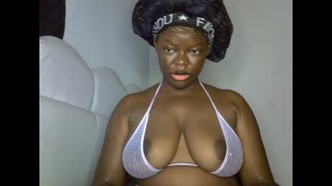 Snapshot of creamypussyxx chatting on 06/10/26, 10:47 creamypussyxx online show from 06/10/26, 10:47