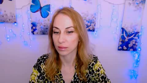 Snapshot of create_your_own_sun chatting on 10/11/25, 01:31 Lera online show from 10/11/25, 01:31