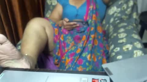 Snapshot of crezybhabihot chatting on 01/17/25, 05:11 Sonika69 online show from 01/17/25, 05:11