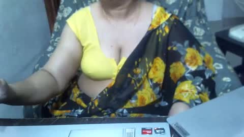 Snapshot of crezybhabihot chatting on 03/02/25, 11:42 Sonika69 online show from 03/02/25, 11:42