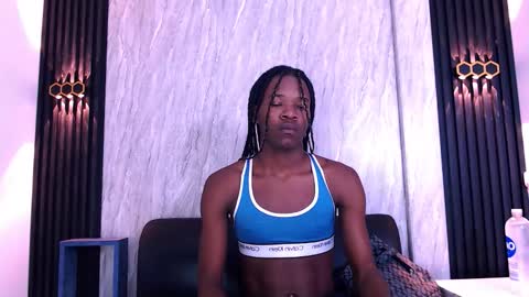 CriisBrown  online show from 12/03/25, 11:52