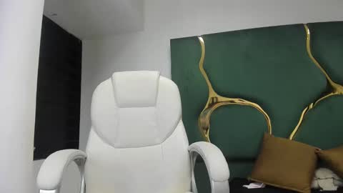 Snapshot of criistaal__ chatting on 02/03/25, 08:24 Criistaal   online show from 02/03/25, 08:24