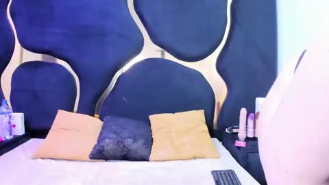 Criistaal   online show from 01/19/26, 04:05