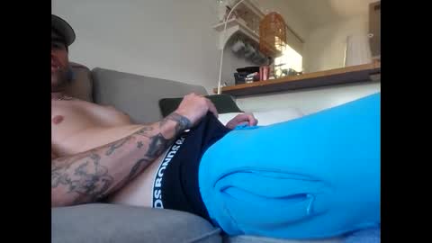 Snapshot of crimcouple chatting on 02/02/26, 01:59 crimcouple online show from 02/02/26, 01:59