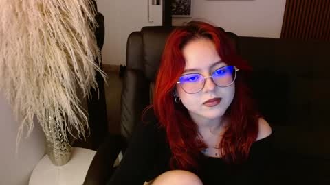 Snapshot of crimson_tati chatting on 12/13/24, 04:33 Tatiana online show from 12/13/24, 04:33