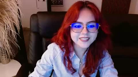 Snapshot of crimson_tati chatting on 02/12/25, 04:33 Tatiana online show from 02/12/25, 04:33