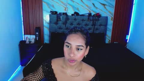 Snapshot of crisandmery chatting on 12/03/25, 01:53 CRISANDMERY online show from 12/03/25, 01:53