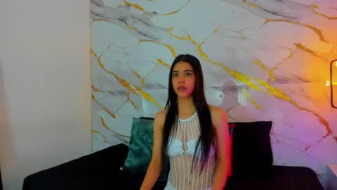 Snapshot of crisle_11 chatting on 06/28/26, 11:38 Cris online show from 06/28/26, 11:38