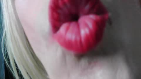 Snapshot of crislingery_doll chatting on 02/01/25, 11:21 crislingery_doll online show from 02/01/25, 11:21