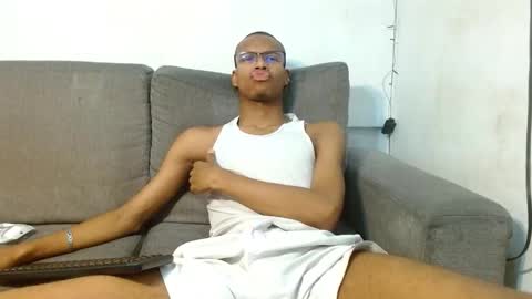 criss_zuri online show from 10/24/25, 11:50