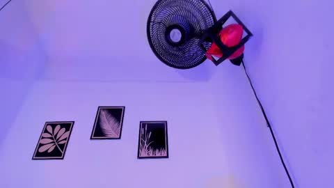 criss_zuri online show from 04/15/26, 12:01