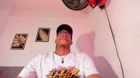 criss_zuri online show from 04/23/26, 12:04