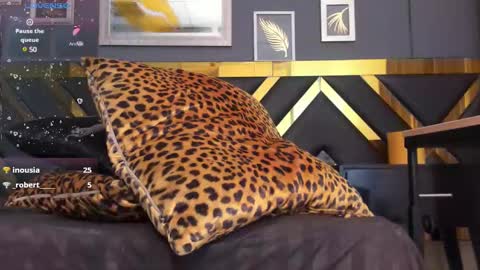 Snapshot of crissh_1 chatting on 03/07/25, 01:42 crissh 1 online show from 03/07/25, 01:42