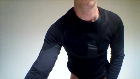 Snapshot of crissstrokesxxx chatting on 03/15/26, 04:35 Criss online show from 03/15/26, 04:35