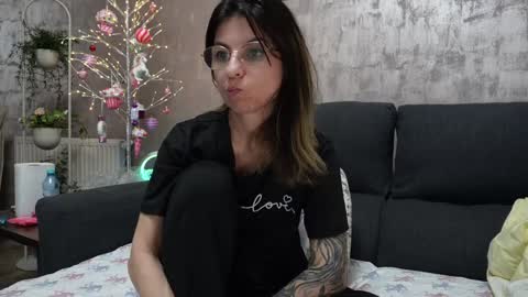 Snapshot of crissy_love chatting on 01/02/25, 11:27 crissy_love online show from 01/02/25, 11:27