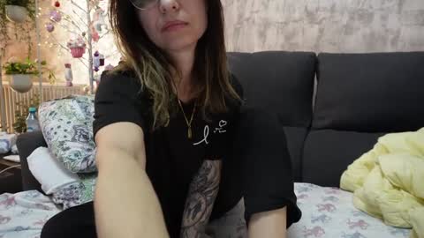 Snapshot of crissy_love chatting on 01/16/25, 08:11 crissy_love online show from 01/16/25, 08:11